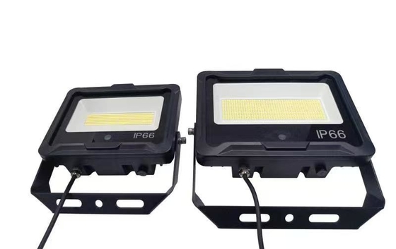 Buy 5 Year Warranty Outdoor Glass Cover 50w 100w 150w Led Floodlight online manufacture